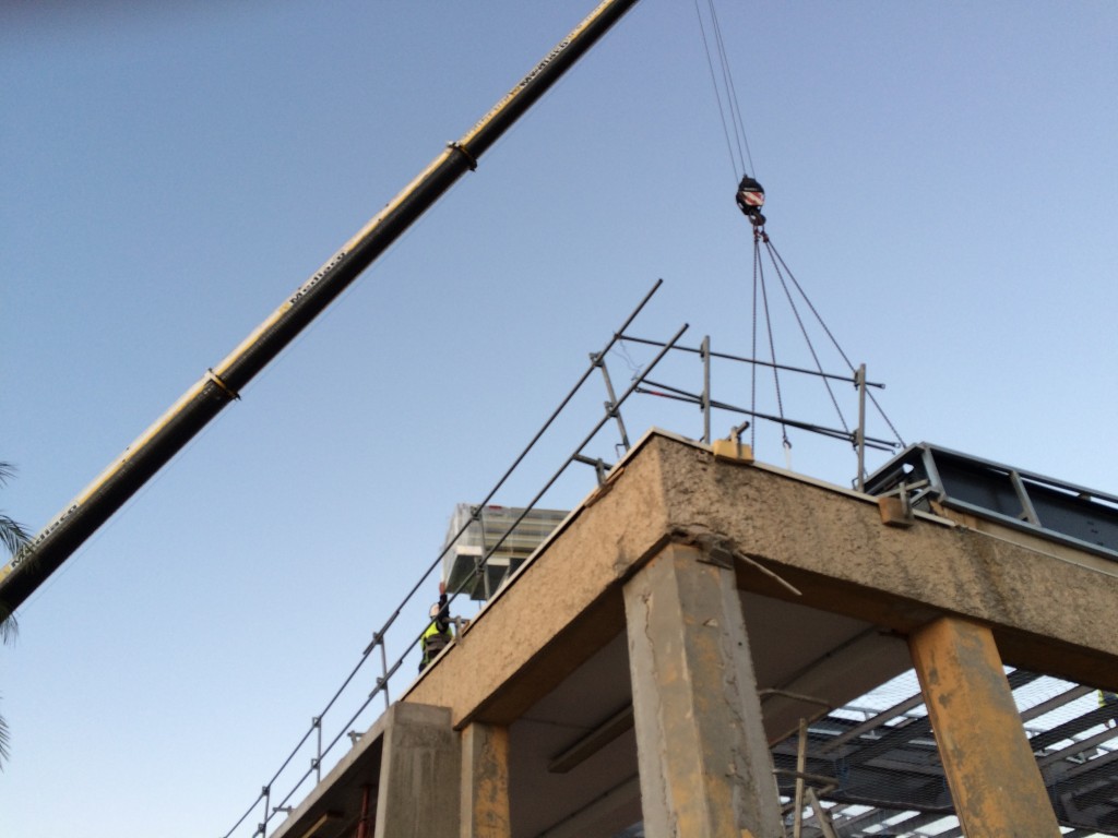 La facha de la Societe Paul Ricard en Les Embiez, Francia. Obras de Cubietas Diansa.