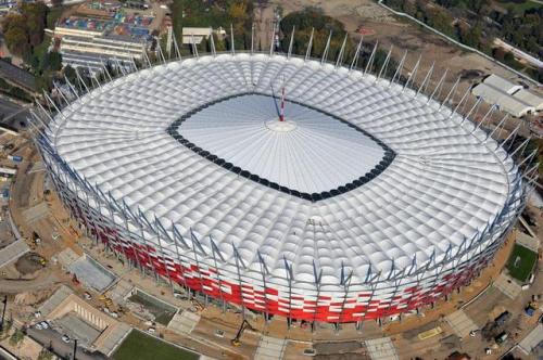 Cubierta del estadio de fútbol Nacional de Varsovia