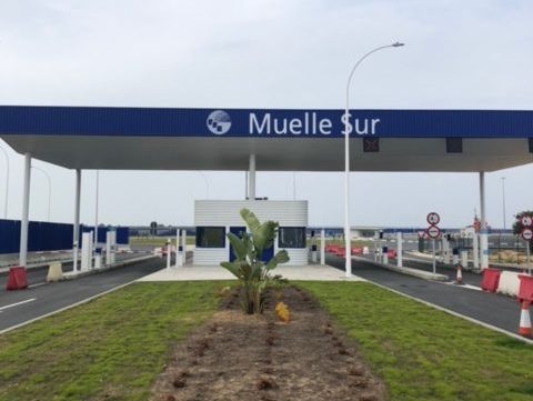 Accesos al muelle sur del puerto de Huelva