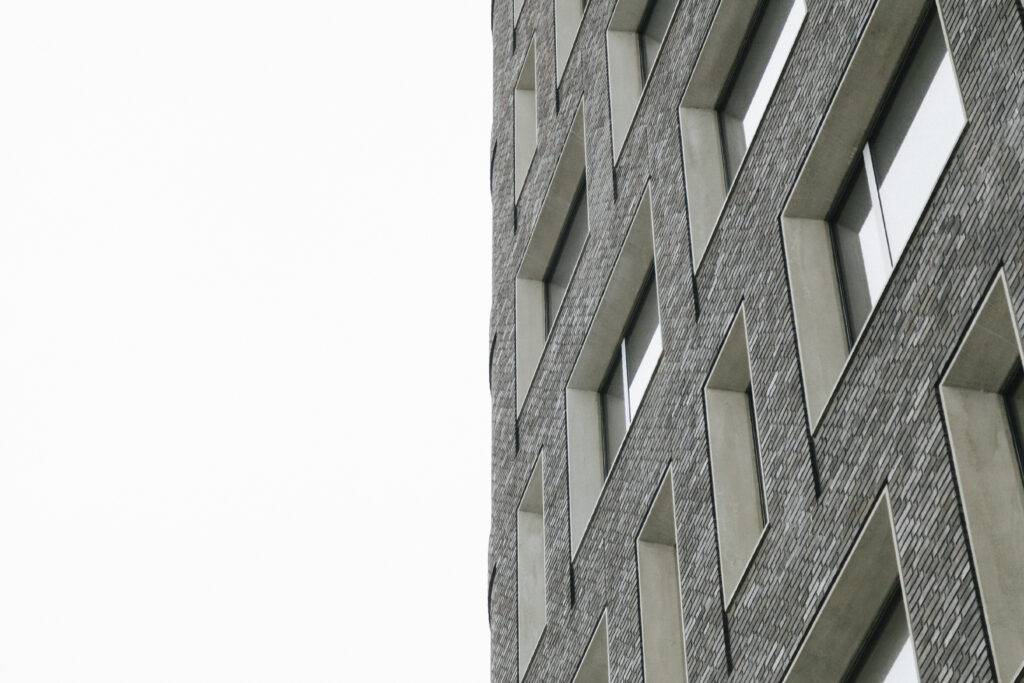 Crop Piece Modern Gray Building 1024x683 diseño de fachada funcional